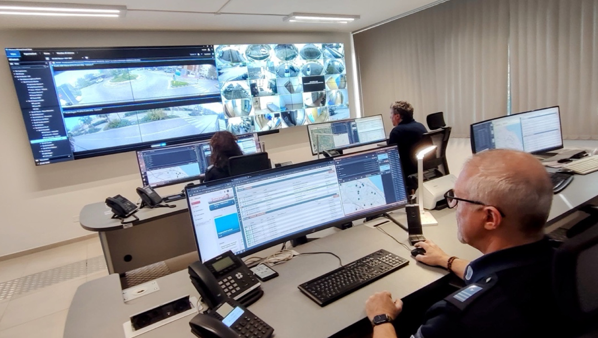 Rimini più sicura: un anno di piena operatività per la Centrale Radio della Polizia Locale - La Centrale Operativa