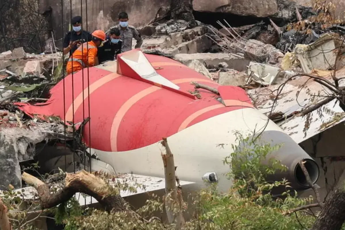Air India, il comandante spense i motori: panico in cabina prima dello schianto -