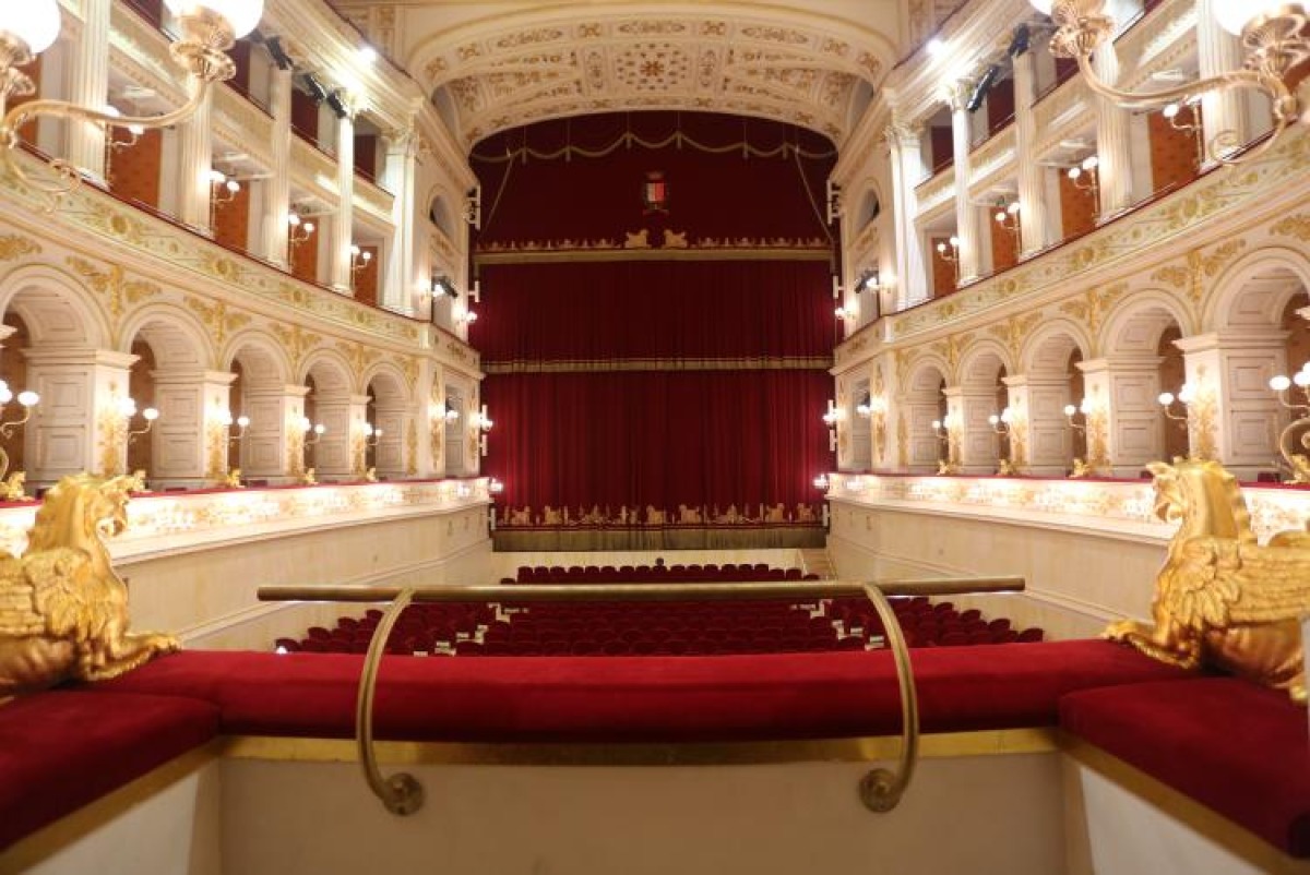 Il cuore del Teatro Galli torna a splendere: in corso il restauro dello storico foyer - 