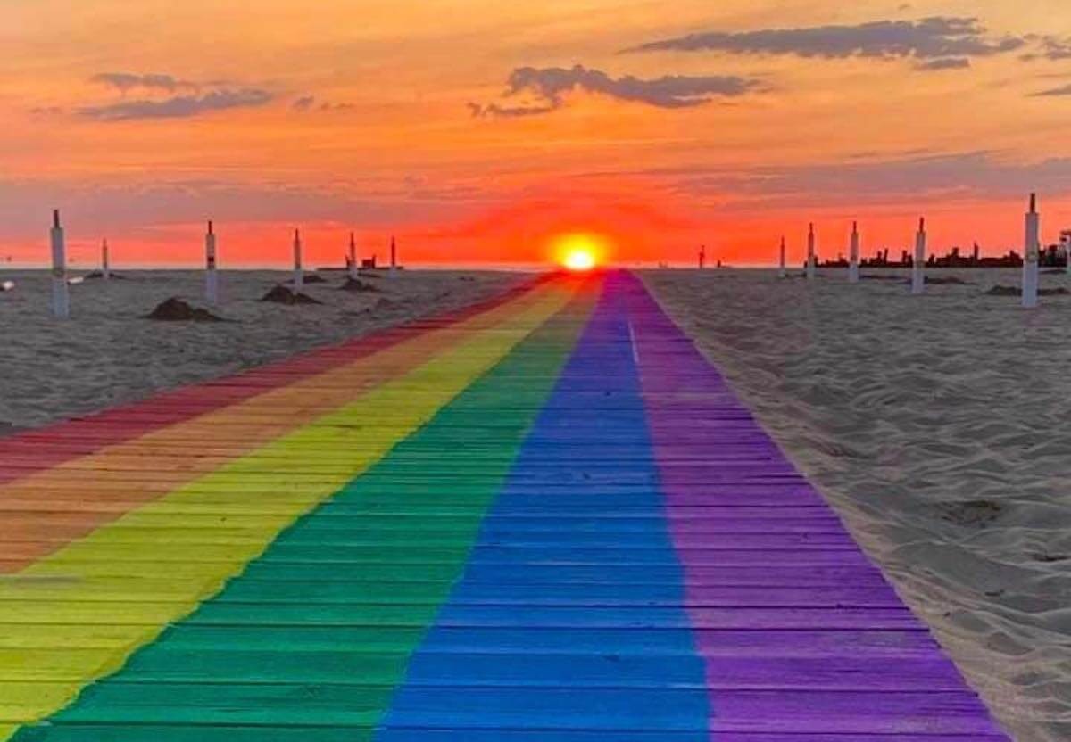 Torna il Pride a Rimini: la città si accende dei colori dell'arcobaleno  - 