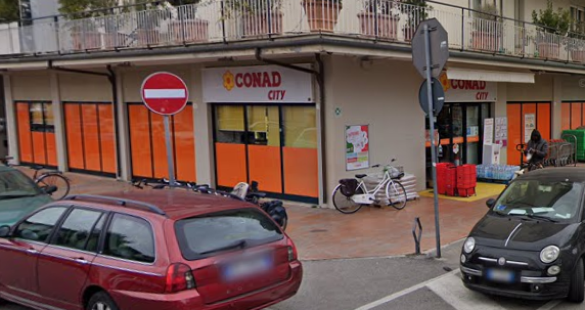 Mini colpo al Conad finisce con l’arresto: caos sabato pomeriggio a Rimini - Il Conad di via Cappellini