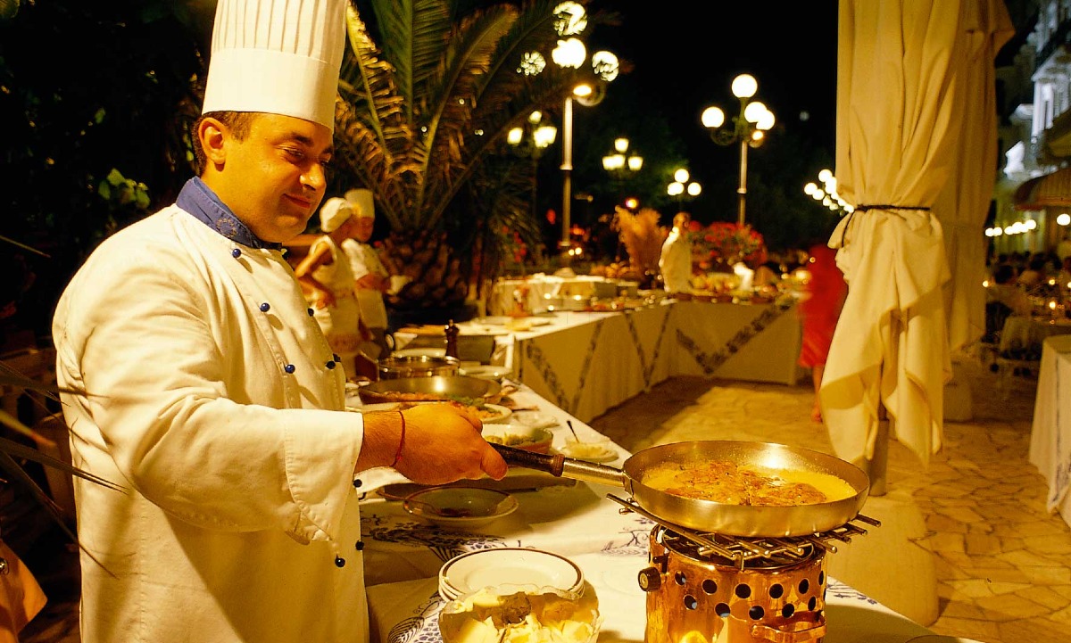 Torriana, torna per la 25esima edizione Scorticata, La collina dei Piaceri: la grande cucina d'autore scende in strada - Foto Romagna.net