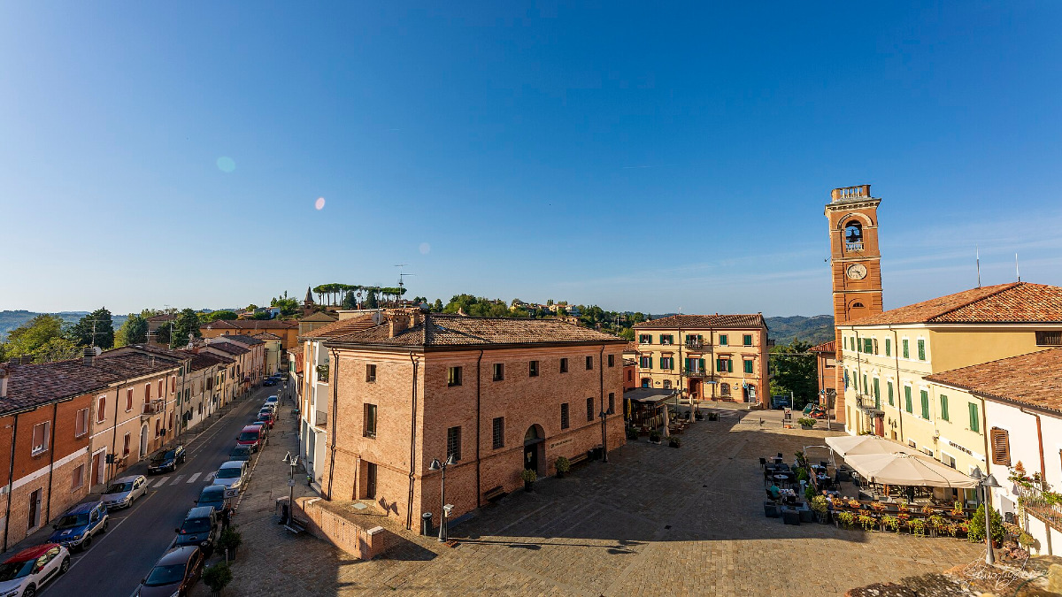 Il borgo dell’Emilia Romagna che domina due mari, nasconde un'antica leggenda e non lo conosci - Foto: Andreik2900/Wikipedia