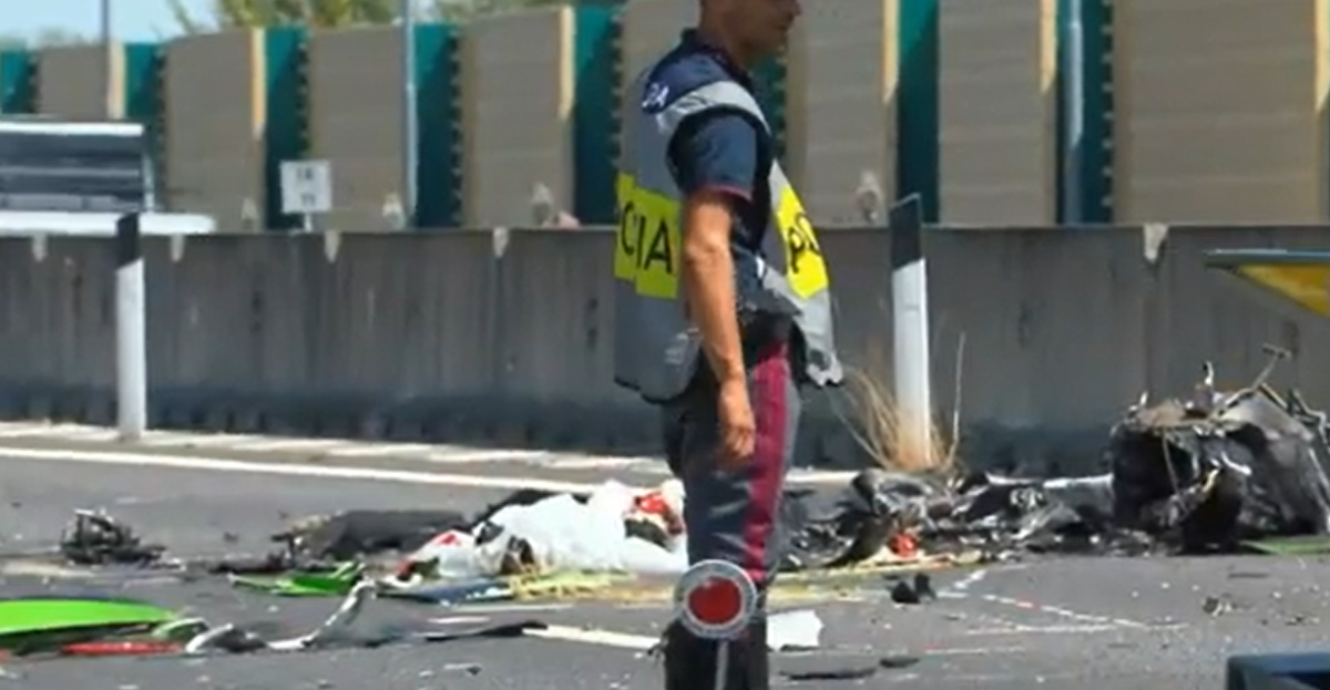 Ultraleggero precipita sull'autostrada A4, due morti - © Rai