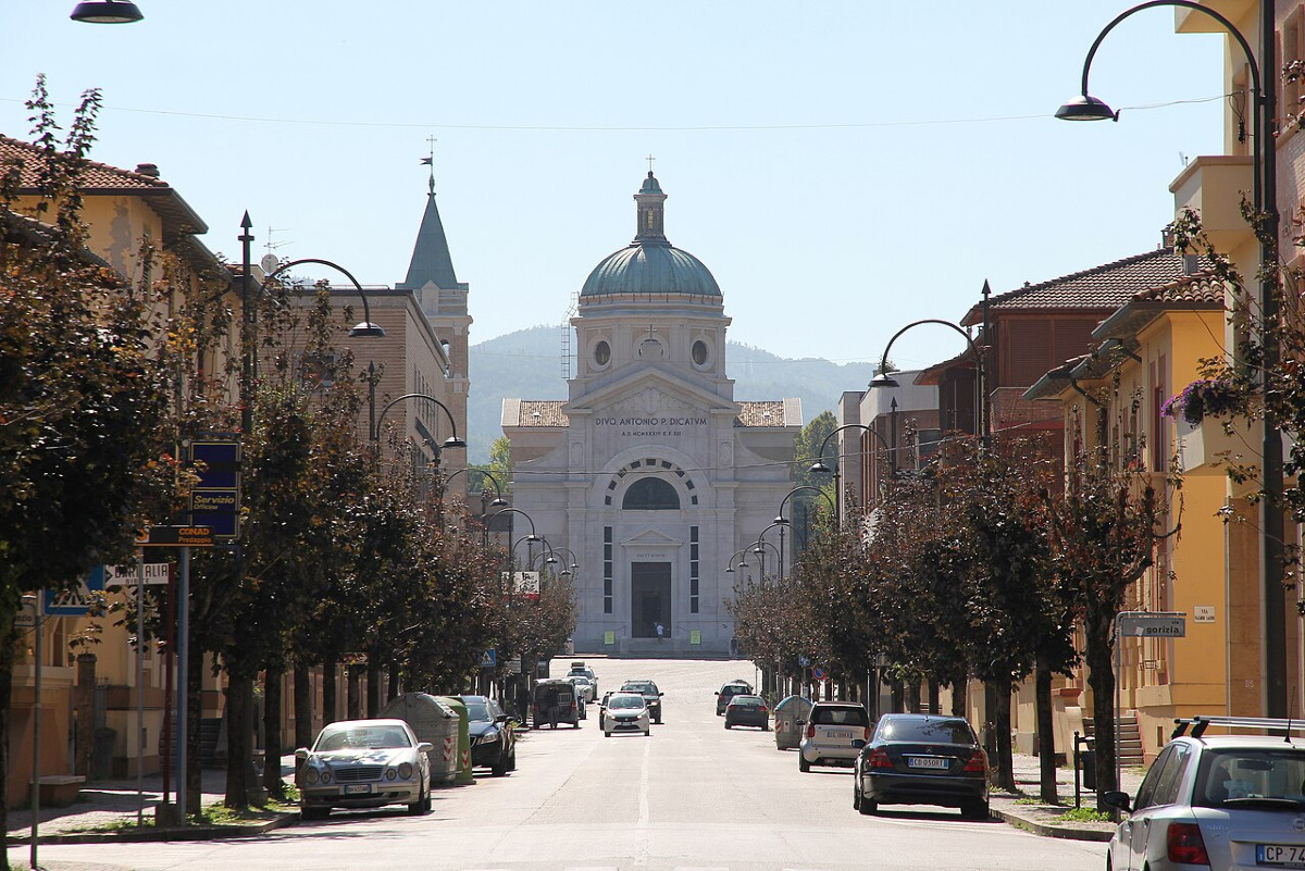 Un borgo romagnolo che svela il suo nome tra pietra e clan romani, era anche il paese natale di Mussolini - Foto: Gianni Careddu/Wikipedia