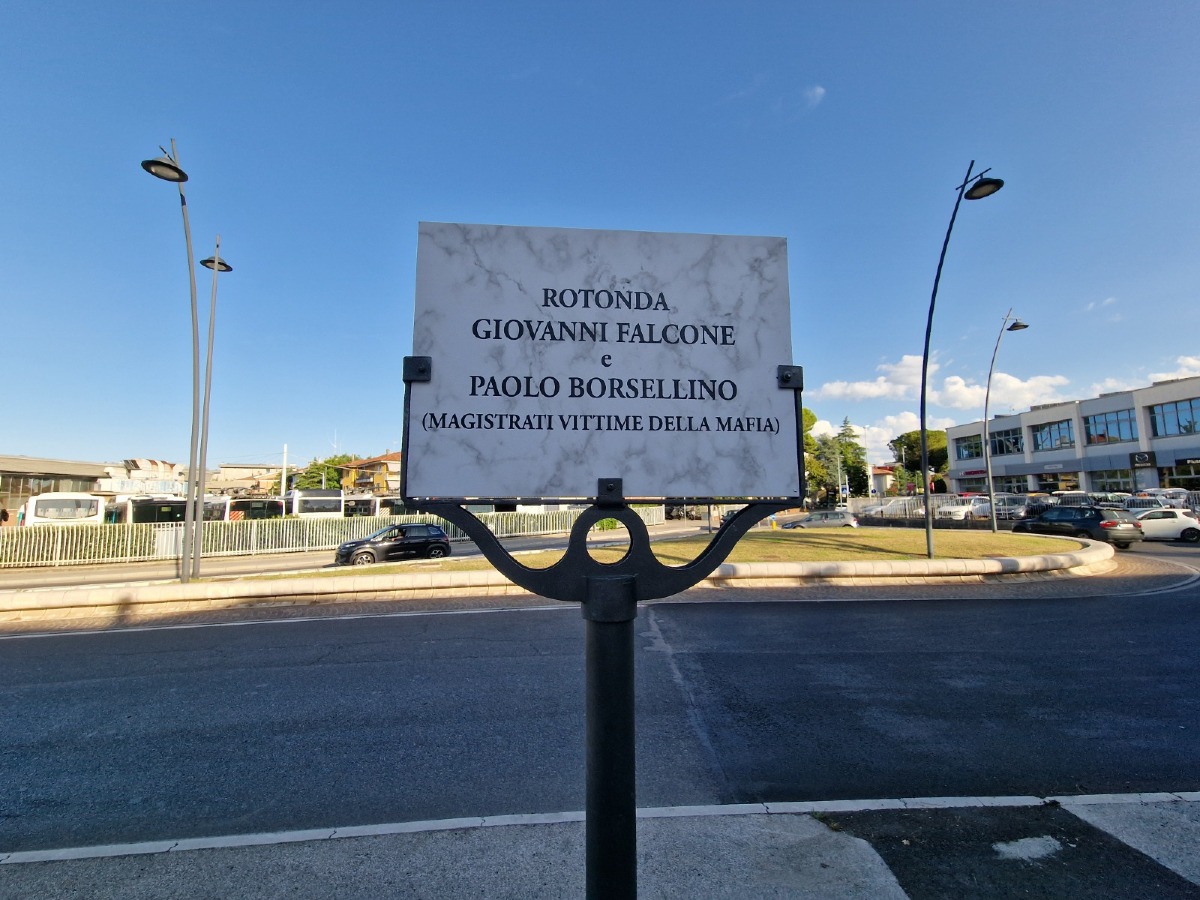 Inaugurata la rotonda dedicata a Giovanni Falcone e Paolo Borsellino -