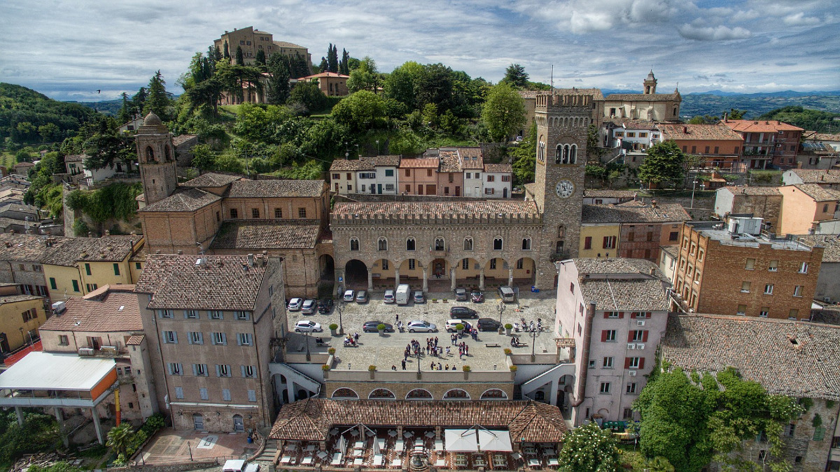 Viene chiamato "Il balcone di Romagna": una terrazza sospesa sulla storia emiliana - Foto: Baccolini/Wikipedia