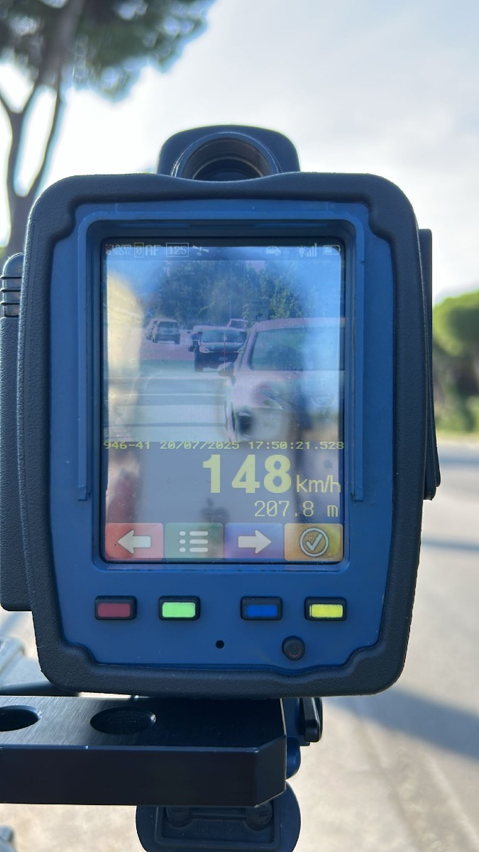 Passa a 148 all’ora dove il limite è 70: a Rimini maxi multa per un automobilista - Telelaser con velocità di 148 kmh