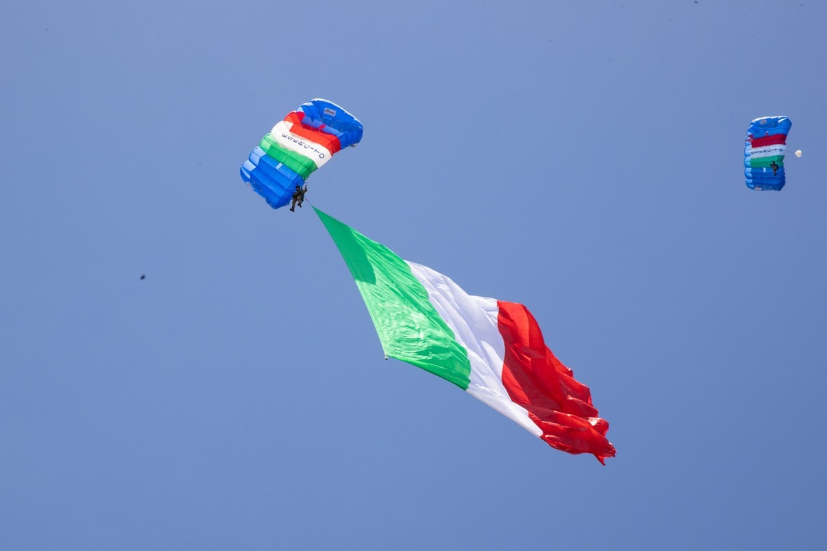 L’Esercito Italiano protagonista al CIV di Misano - I paracadutisti del Reparto Attività Sportive in azione