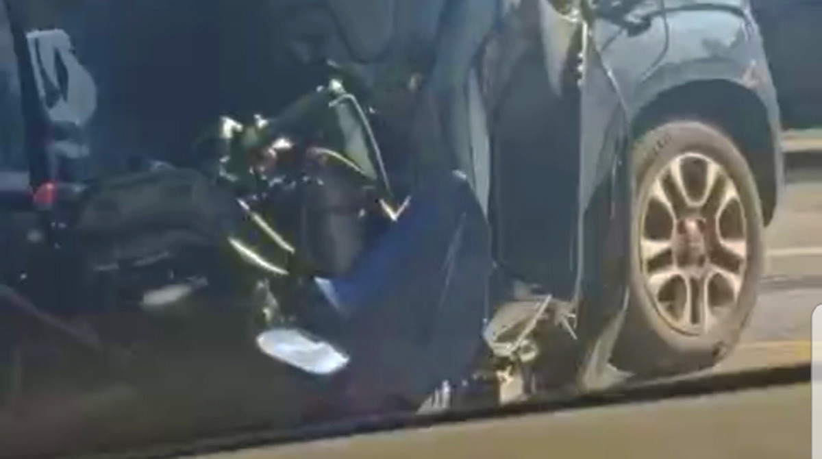 Torna la paura sulla SS16 a Rimini Nord: incidente tra moto e auto - L'auto coinvolta nell'incidente. Foto di un nostro lettore