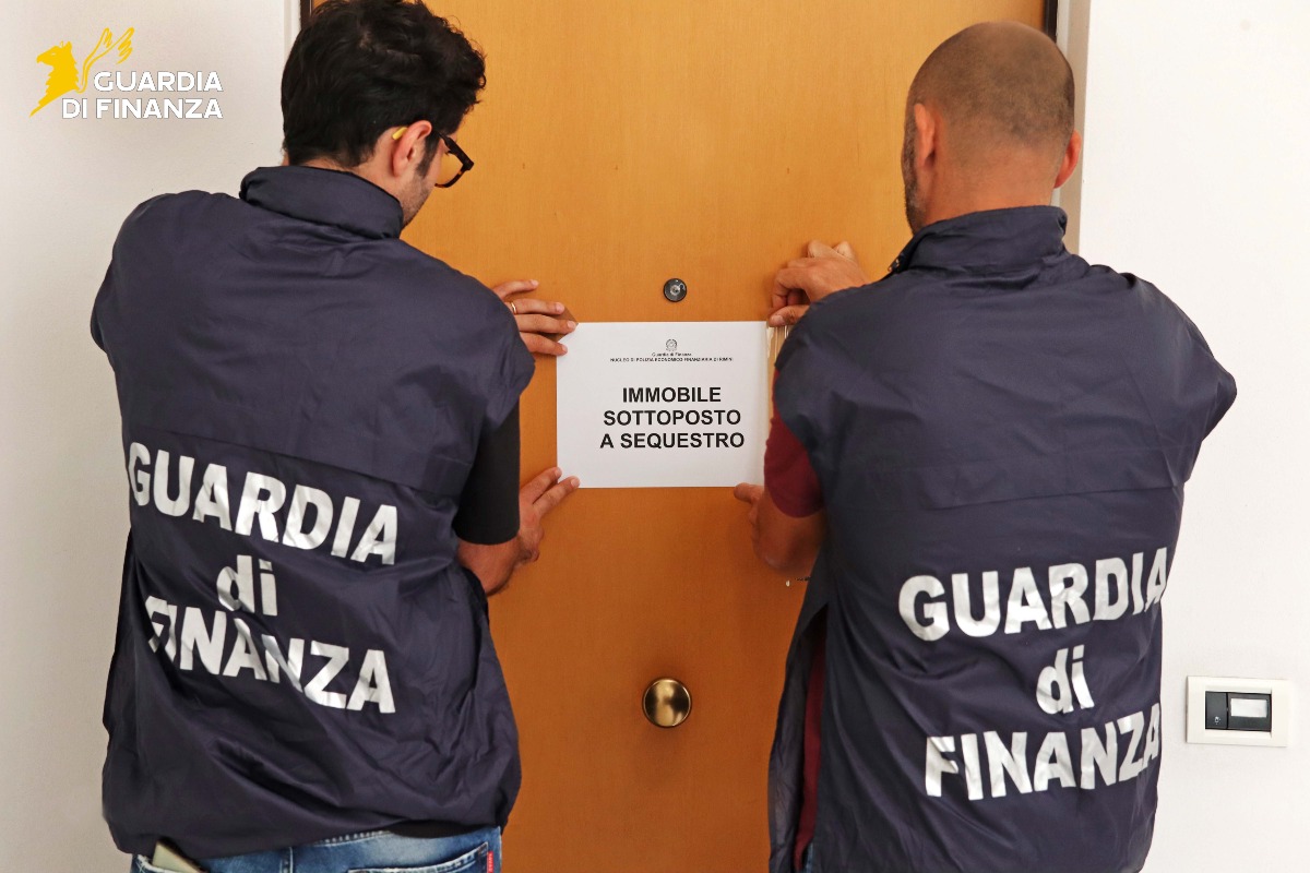Rimini: sequestrati villa e beni di lusso a imprenditore del settore trasporti -