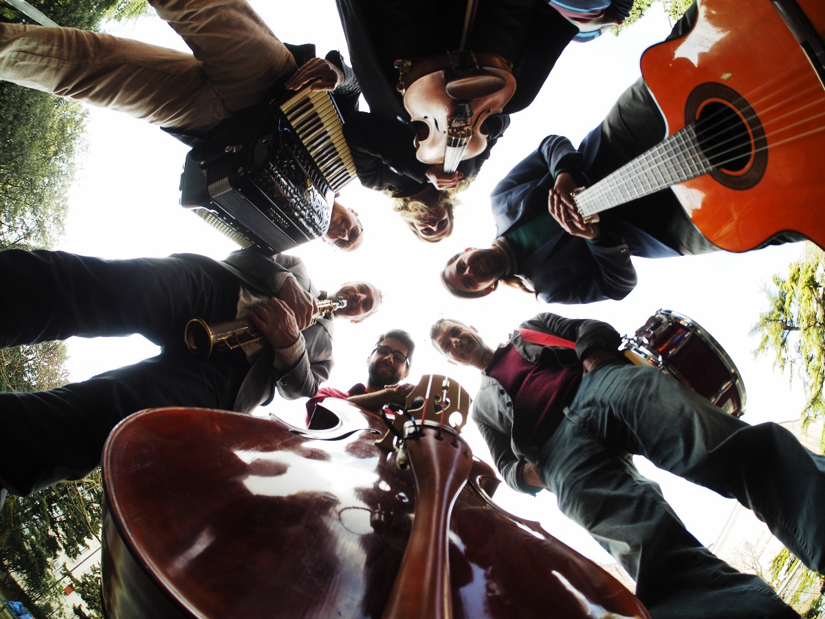 All'arena Francesca da Rimini arriva la musica popolare con la Maxmaber Orkestar -