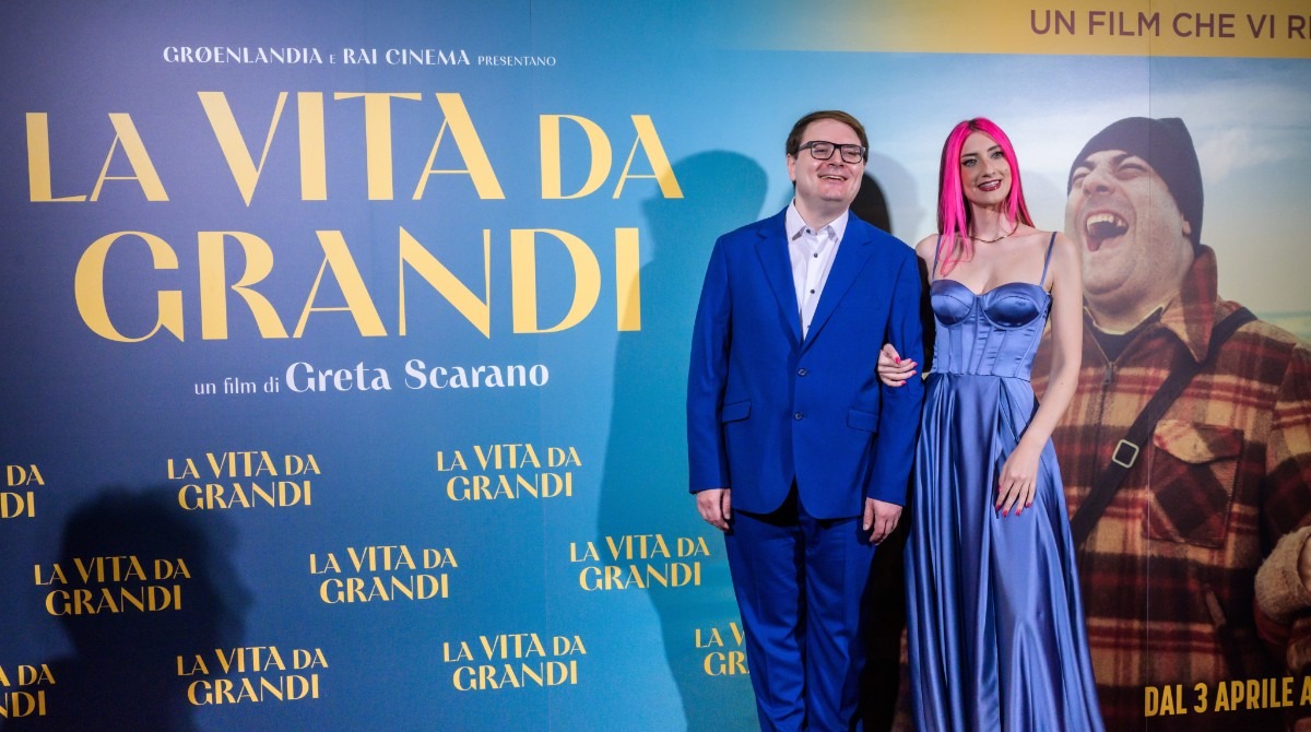 "La vita da grandi": su Netflix, il film che racconta la storia di due fratelli riminesi conquista tutta Italia -