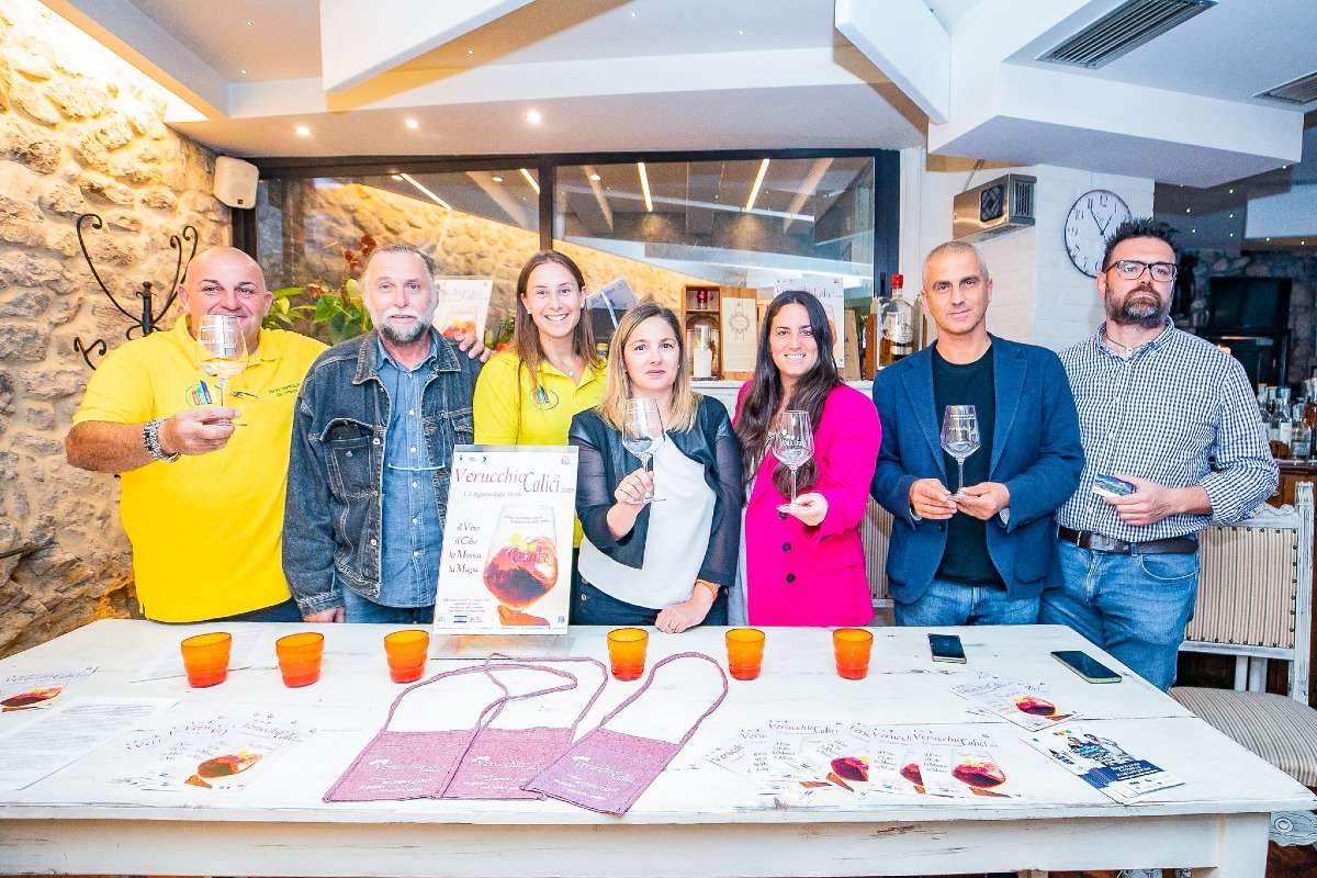 Un brindisi sotto la Rocca: due notti di gusto con Verucchio Calici 2025 - 