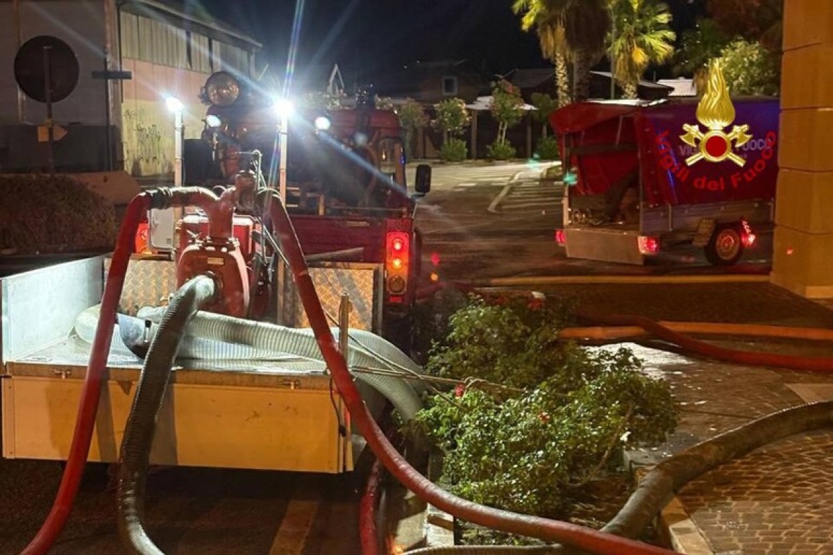 Nubifragio nel Piceno: in campo anche i Vigili del Fuoco da Rimini - Foto Ansa