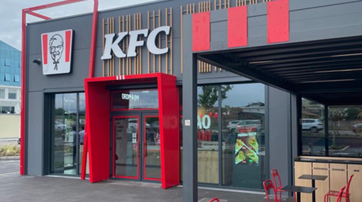 Kfc apre a Rimini: ecco il nuovo fast food con drive-thru e orari fino alle 5 del mattino - 