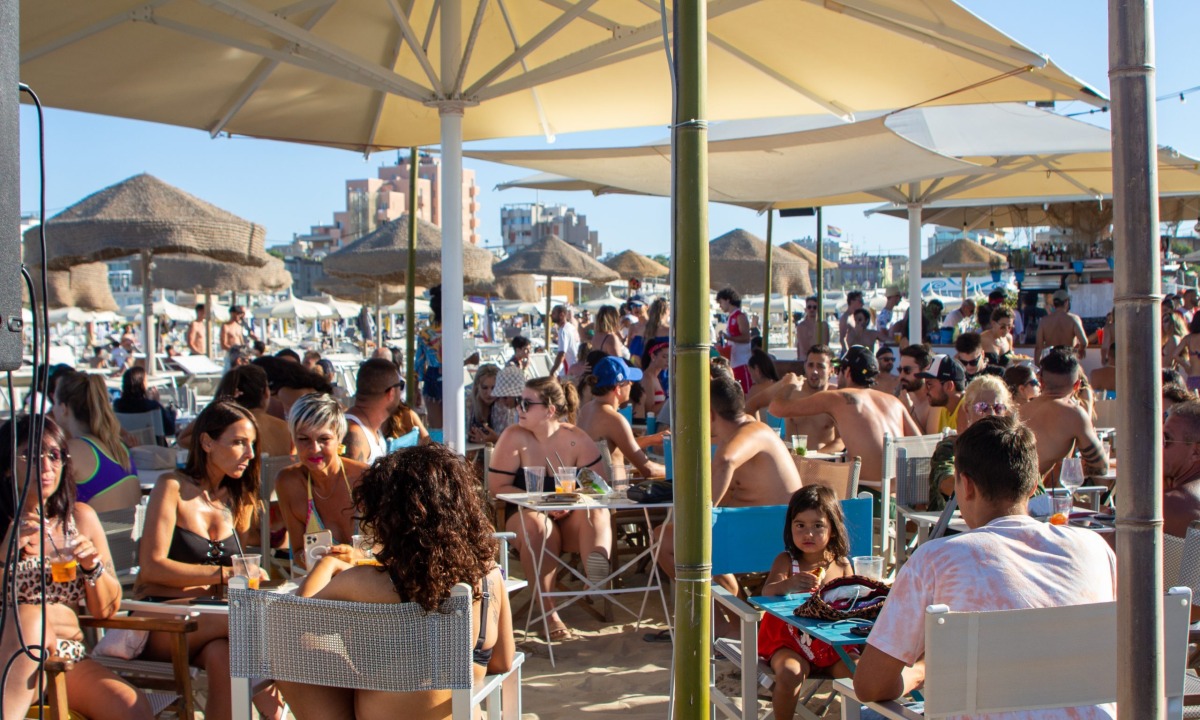 Rimini: i chiringuitos potranno prolungare di un’ora la musica, ma solo una volta a settimana -