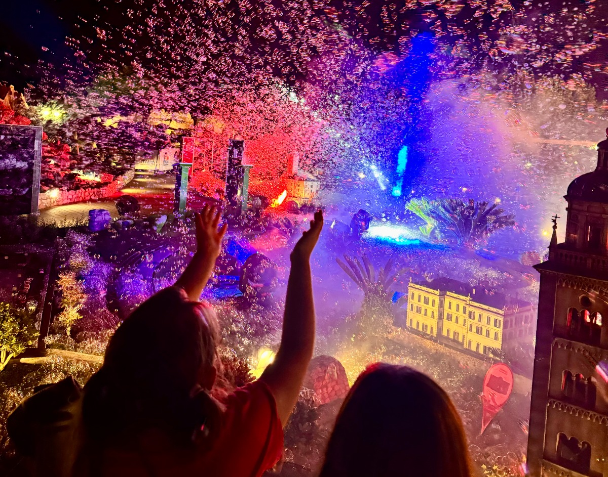 Italia in Miniatura si illumina anche di notte: al via le serate di apertura prolungata - 