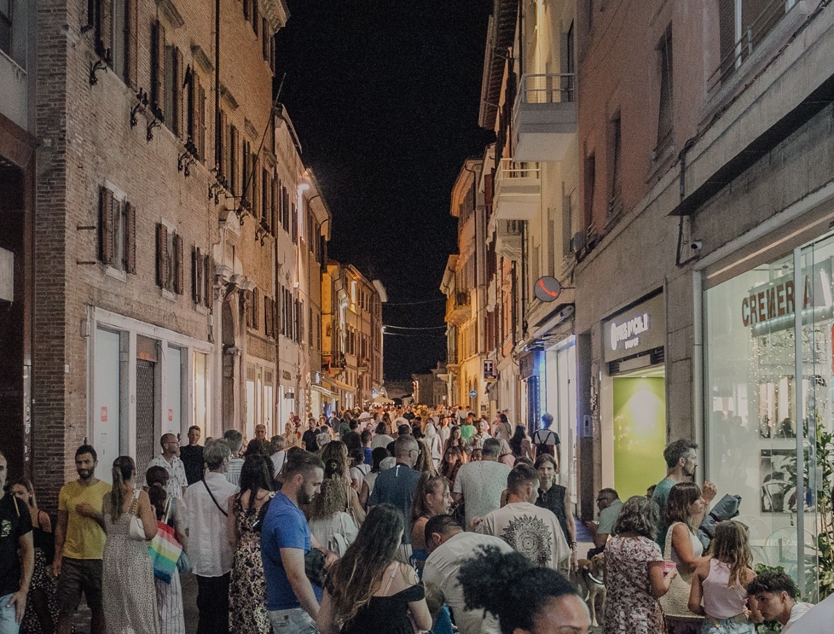 Rimini Shopping Night: arriva la quinta serata con un concerto indie alla Vecchia Pescheria -