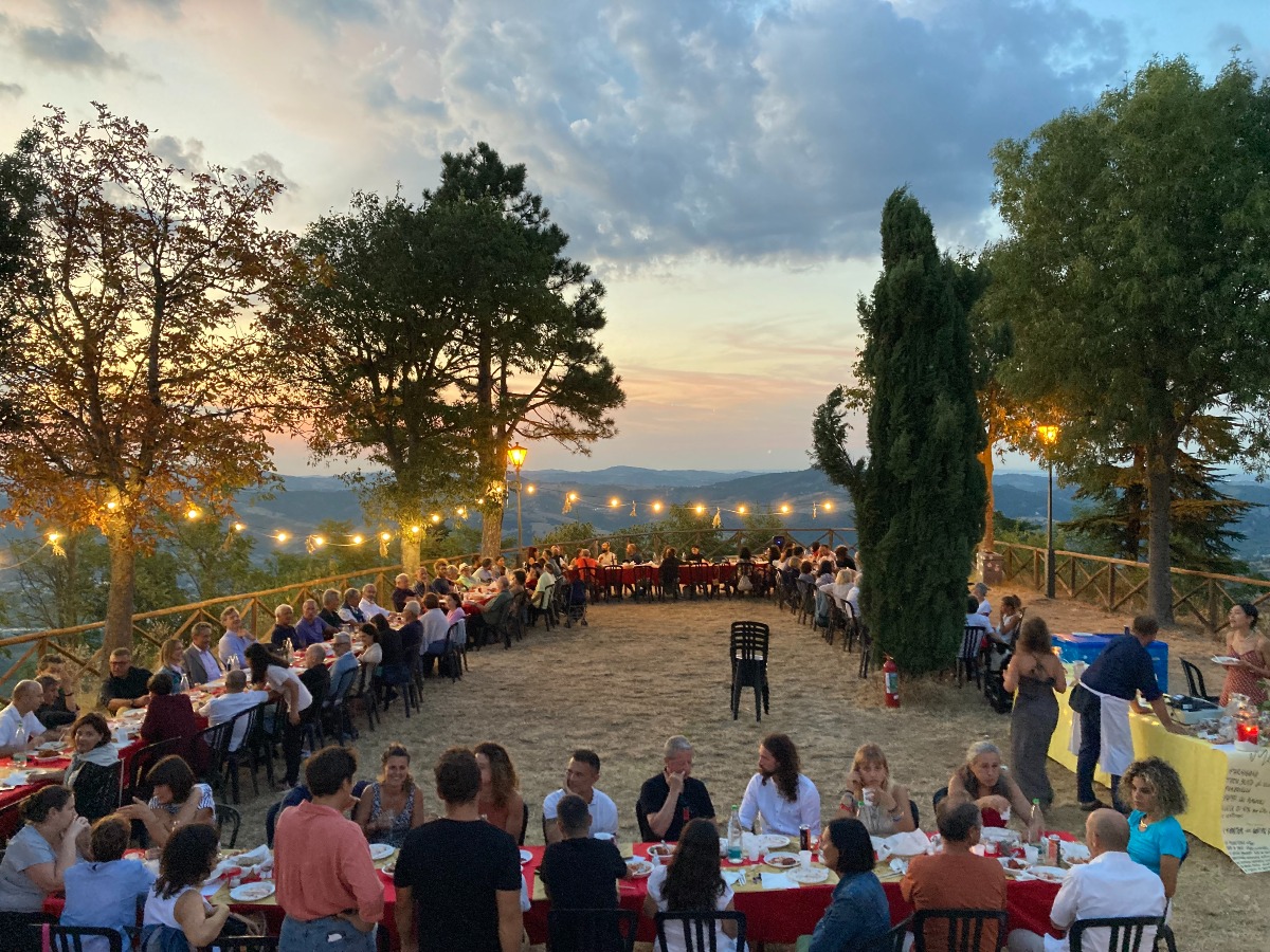 San Leo: il “Convivio d’Appennino” festeggia i 6 anni della cooperativa Fer-menti con cibo, musica e cultura -