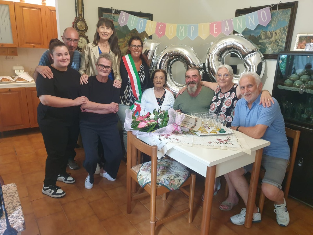 Gabicce: Giuseppina Gerboni festeggia 100 anni, la comunità le rende omaggio - 