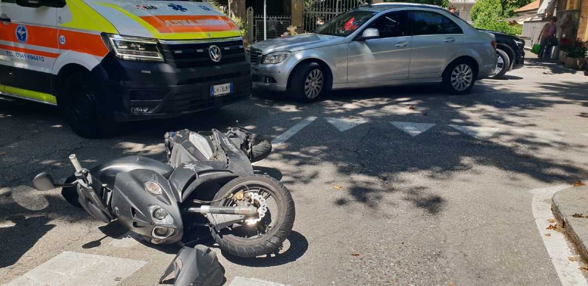 Auto contro scooter in via Tripoli, 17enne trasportato in elisoccorso - Il luogo dell'incidente