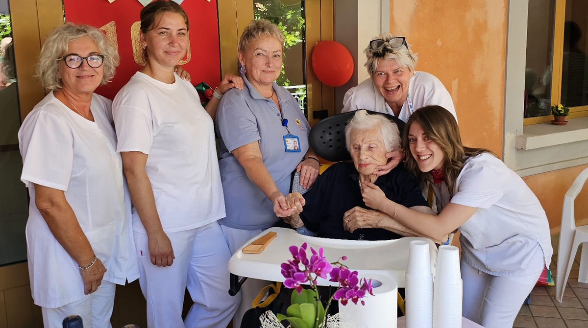 Nonna Claudia, la “forza della natura” che da 100 anni ama la “sua” Rimini -