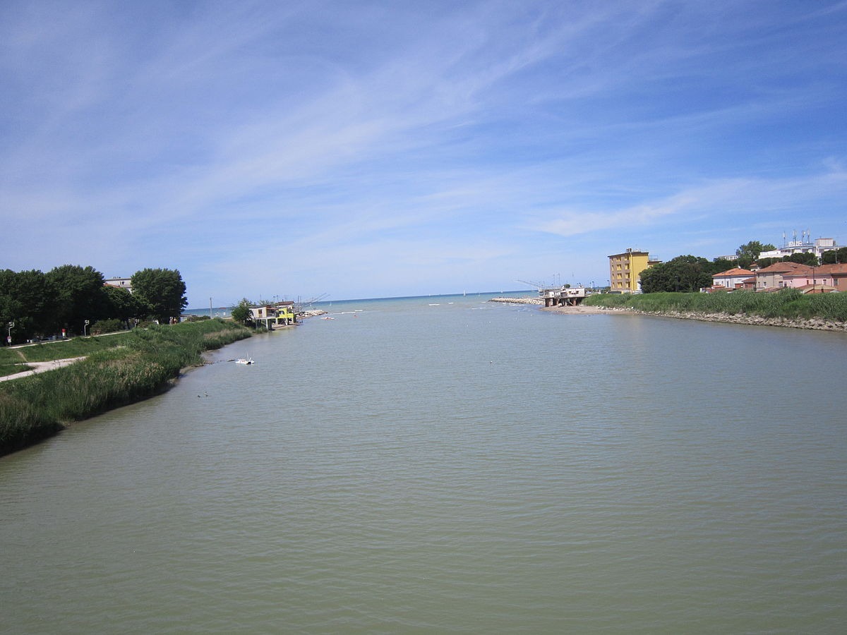 Rimini, scatta il divieto di balneazione a nord e sud della Foce del Marecchia - La foce del Marecchia