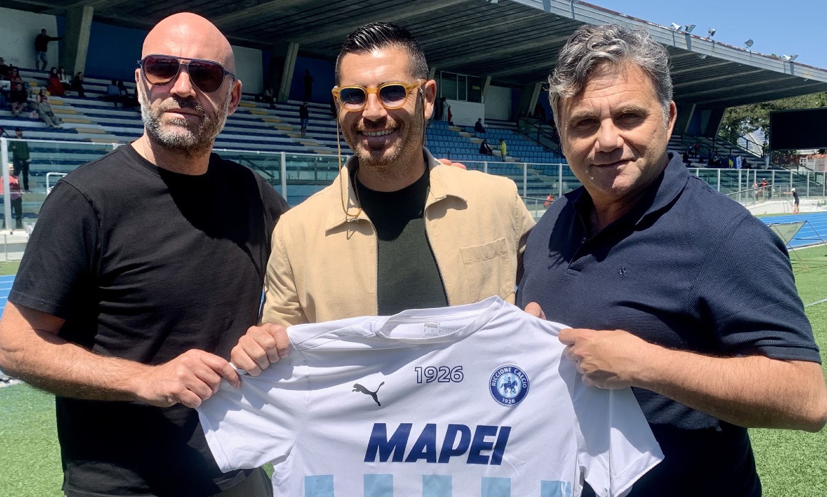 Riccione 1926, un attacco da urlo per dare l'assalto all'Eccellenza - Alex Ambrosini con il ds Lepri e Roberto Carnevali