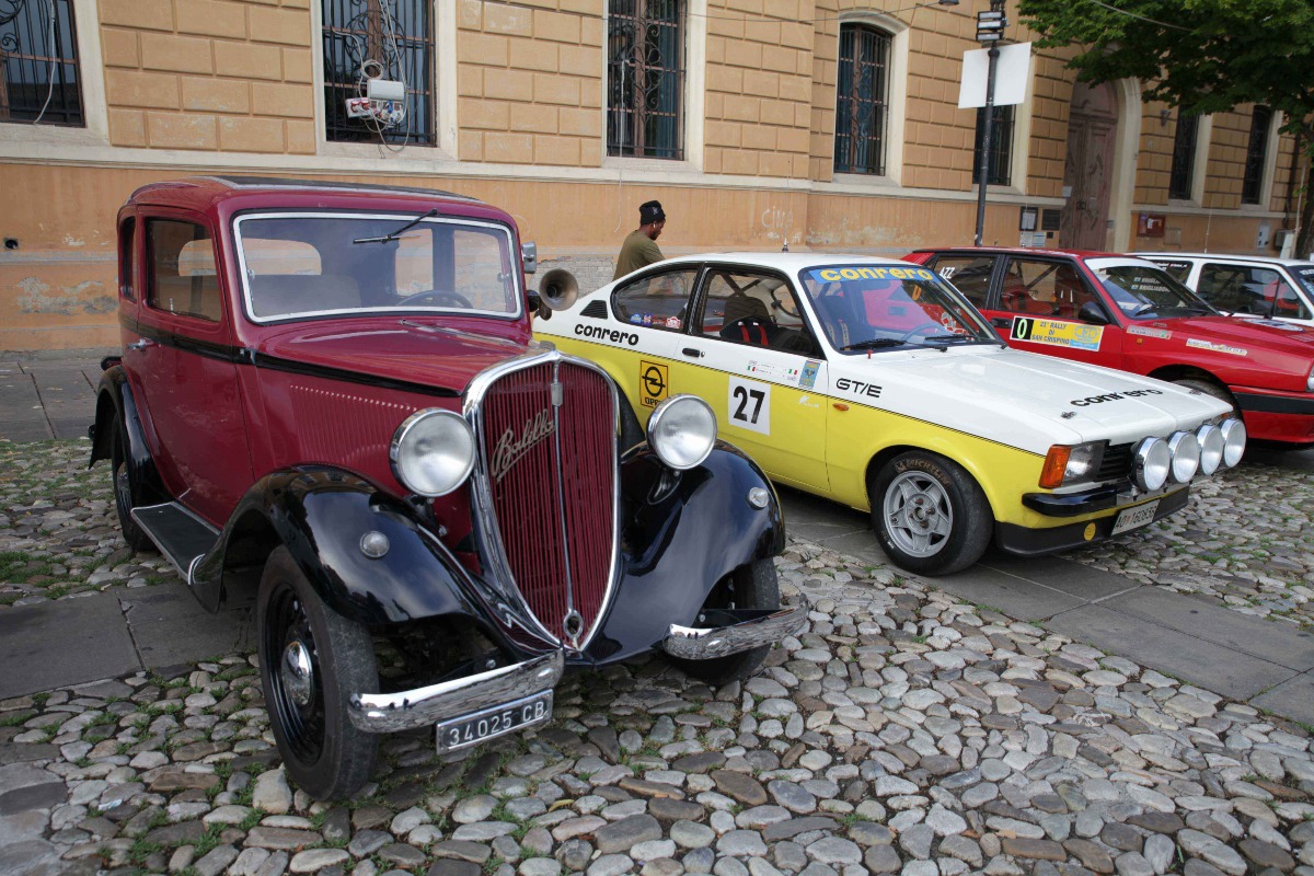 Herbie, Abarth e gioielli d’epoca: Santarcangelo diventa passerella di auto sportive -