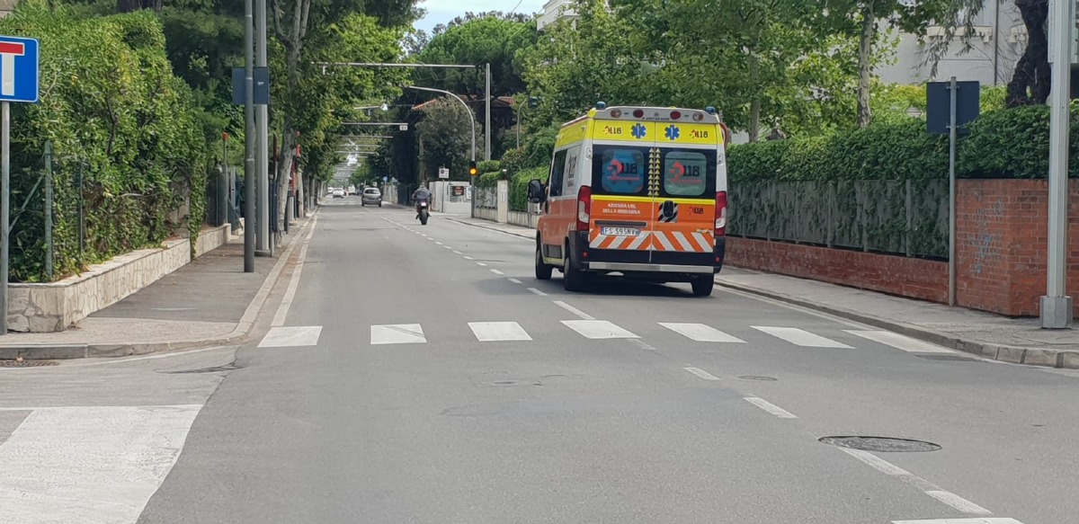 Riccione, 25enne investito in viale Milano: è grave - 