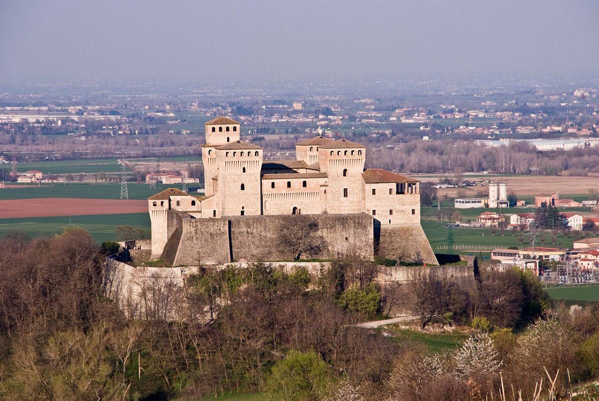 Il borgo dell’Emilia Romagna che è patria del prosciuto di Parma: svelata la sua incredibile storia -