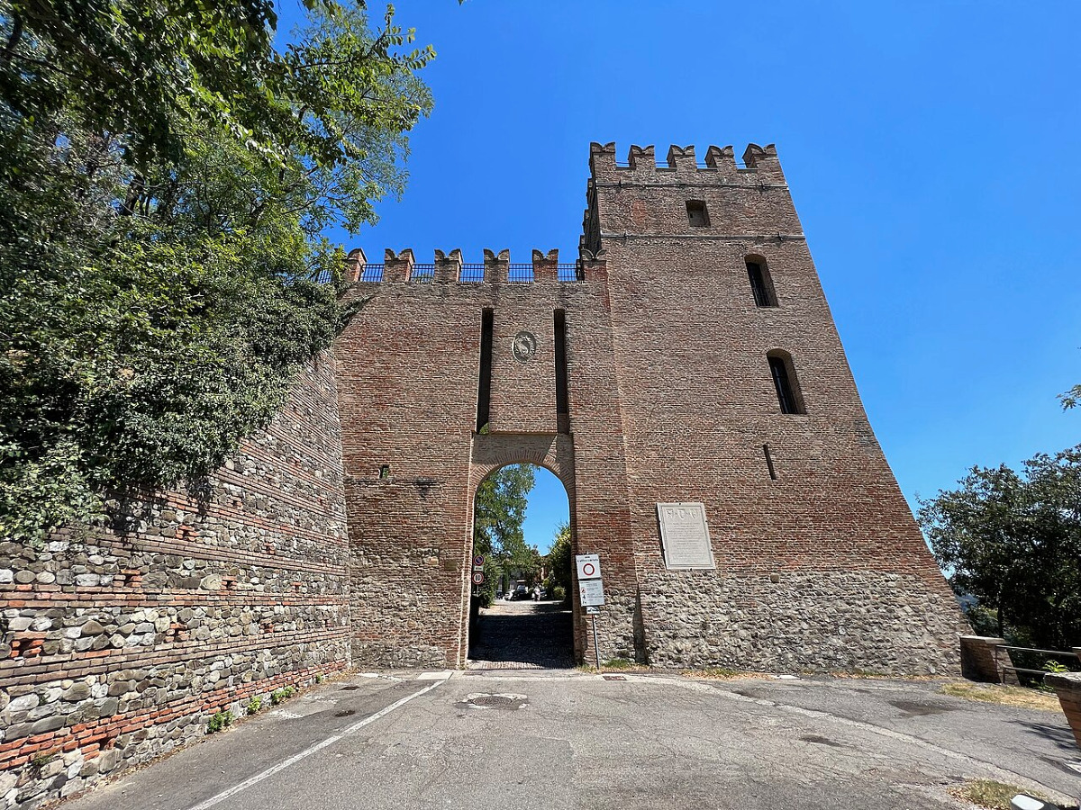 Il sorprendente borgo bolognese dove un’abbazia fermò un imperatore - Foto: Ferdinando Traversa/Wikipedia
