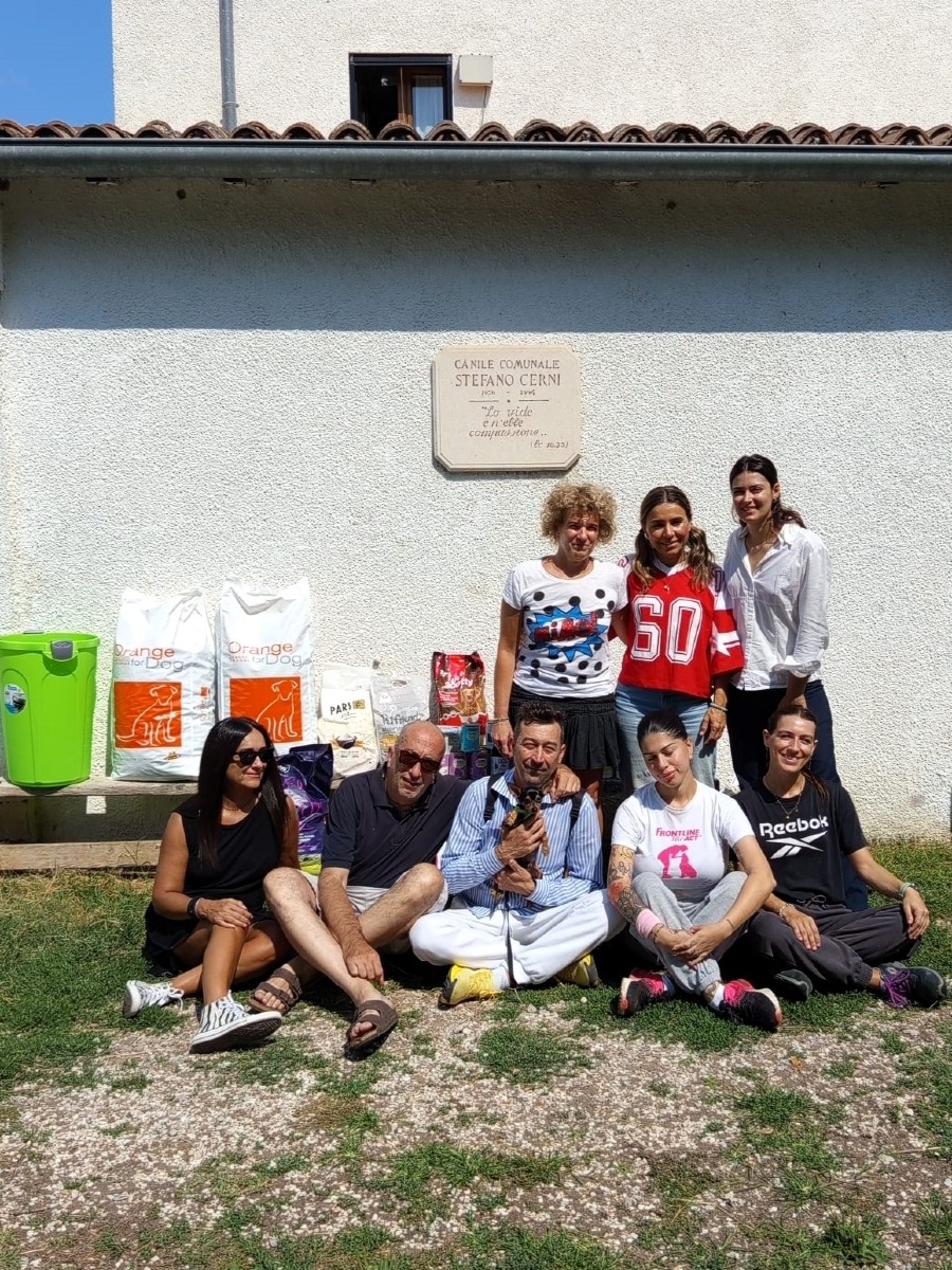Festeggia il compleanno al cane Switch e dona quintali di cibo al canile di Rimini -
