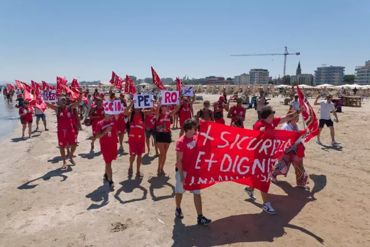 Il corteo dei marinai di salvataggio a Rimini: "Più sicurezza e dignità" - PH ANSA