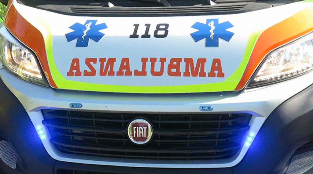 Riccione: si sente male mentre nuota, donna muore in ambulanza - 