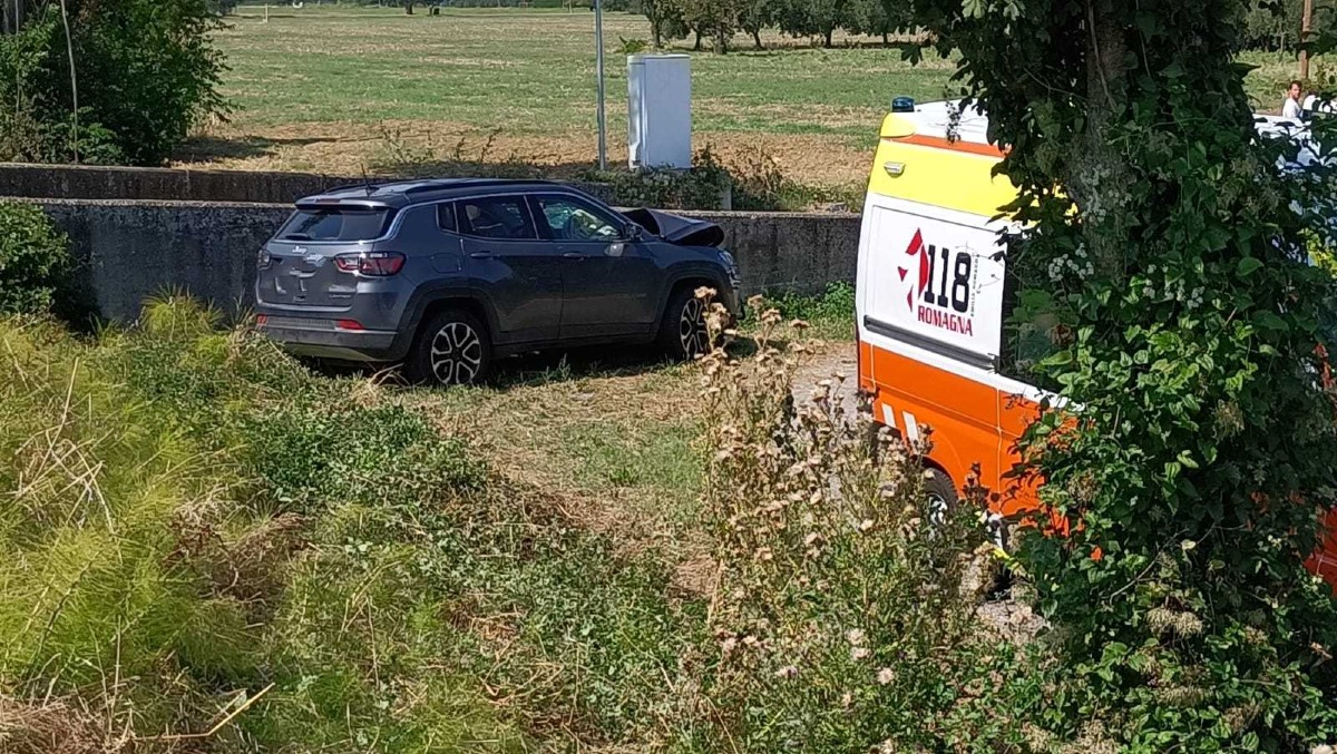 San Giovanni in Marignano, auto finisce in scarpata e si schianta contro un muro - Ph Ballante