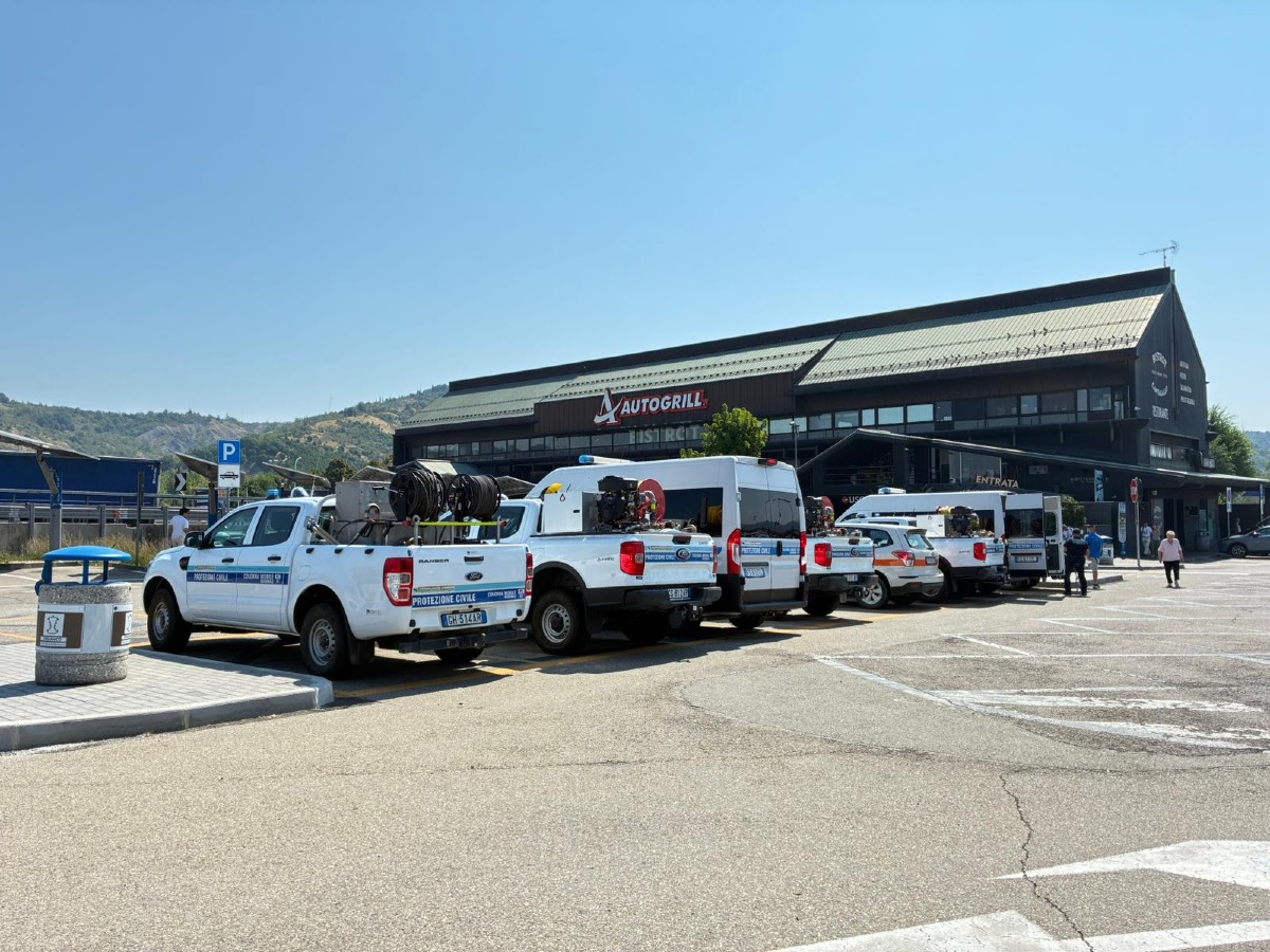 Incendio al Parco del Vesuvio, mezzi di protezione Civile anche da Rimini per l'emergenza - 