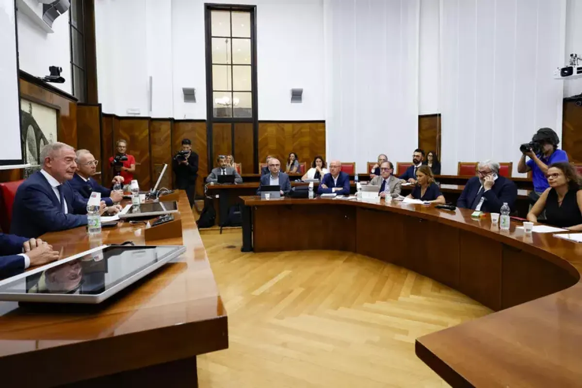Ex Ilva, Urso: “Mi appello alla responsabilità per dare un segnale agli investitori” - © Ansa