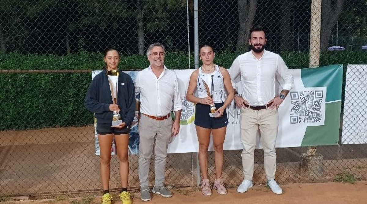 Tennis, Anna Pierini batte Silvia Alletti e si aggiudica il trofeo “Mutina” - La premiazione del trofeo Mutina al Ct Venustas