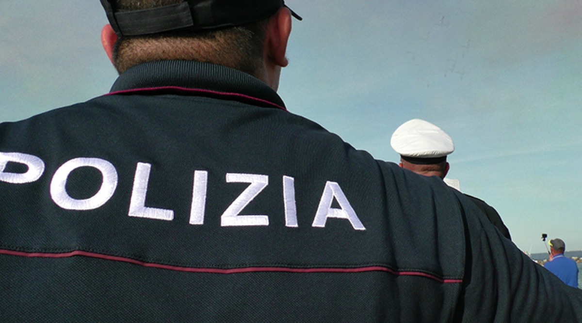 Furto in spiaggia a Bellariva: donna colpisce agente col borsello pieno di refurtiva - Polizia in spiaggia ARCHIVIO