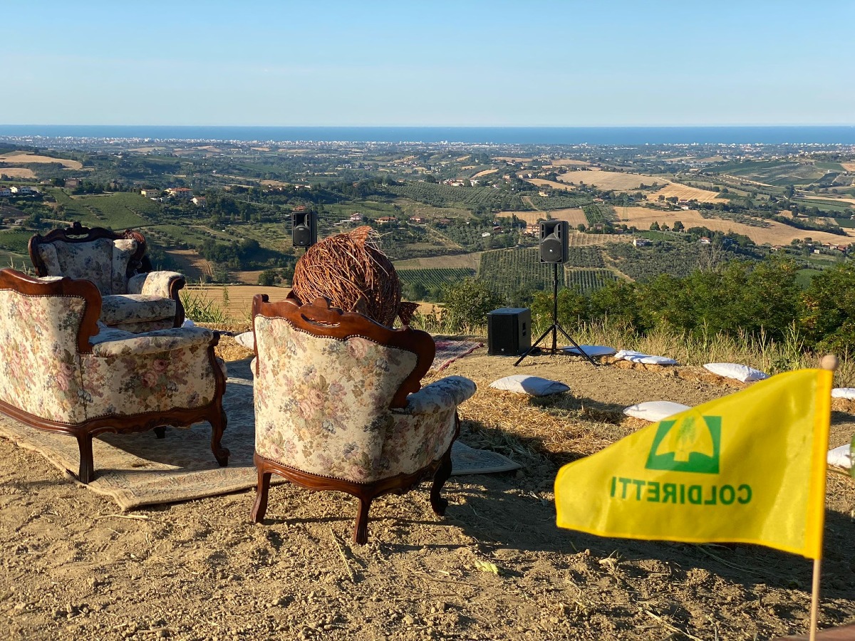 Dalla campagna al mare, Ferragosto all’insegna del turismo rurale: "Sinergia tra entroterra e costa" -