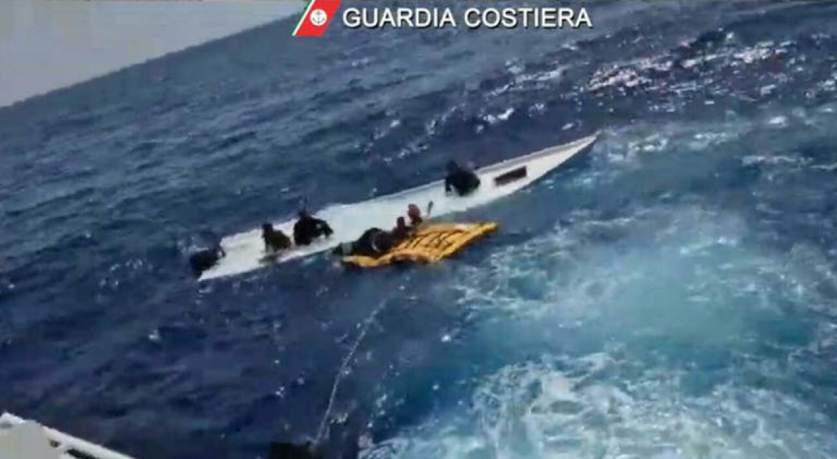 Tragedia a Lampedusa: barcone di migranti si ribalta, almeno 20 vittime - © Anthology
