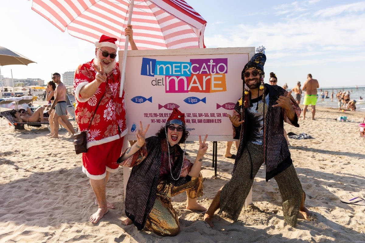 Un pomeriggio magico in spiaggia con Babbo Natale e “Il Mercato del Mare” - 