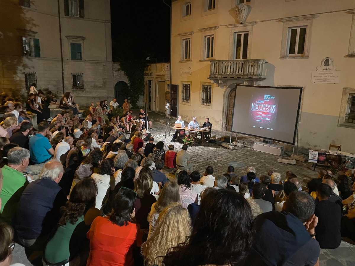 Pennabilli tra fisica e fede: una serata di domande che restano aperte - 