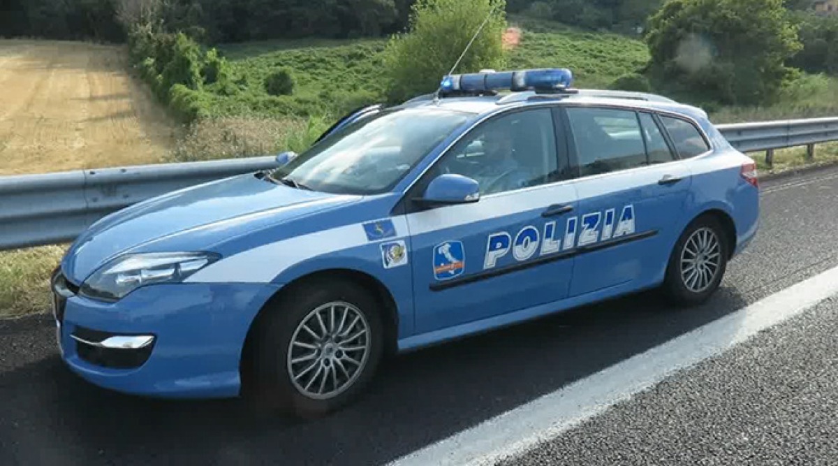 Padre dimentica le figlie in autogrill sull'A22: interviene la Polstrada - 