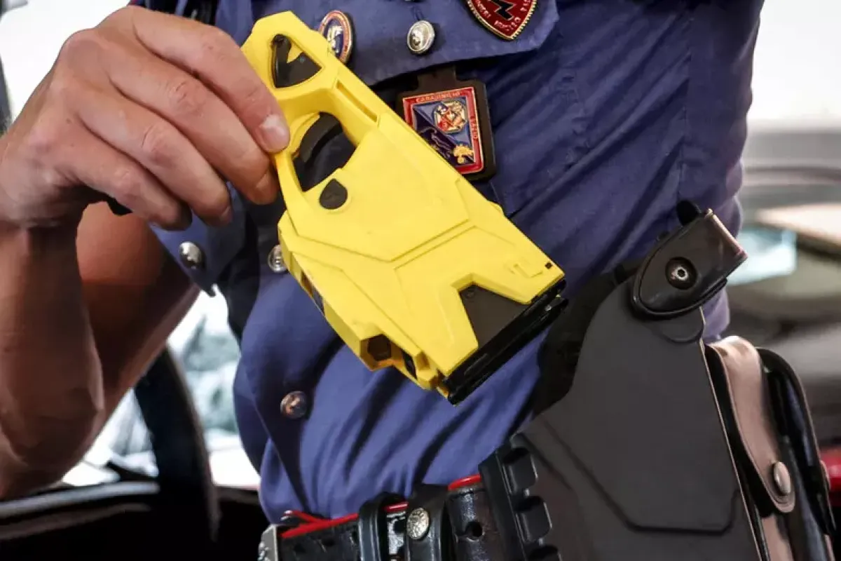 Fermato con il taser dopo un’aggressione: 57enne muore in ambulanza a Olbia - © Ansa