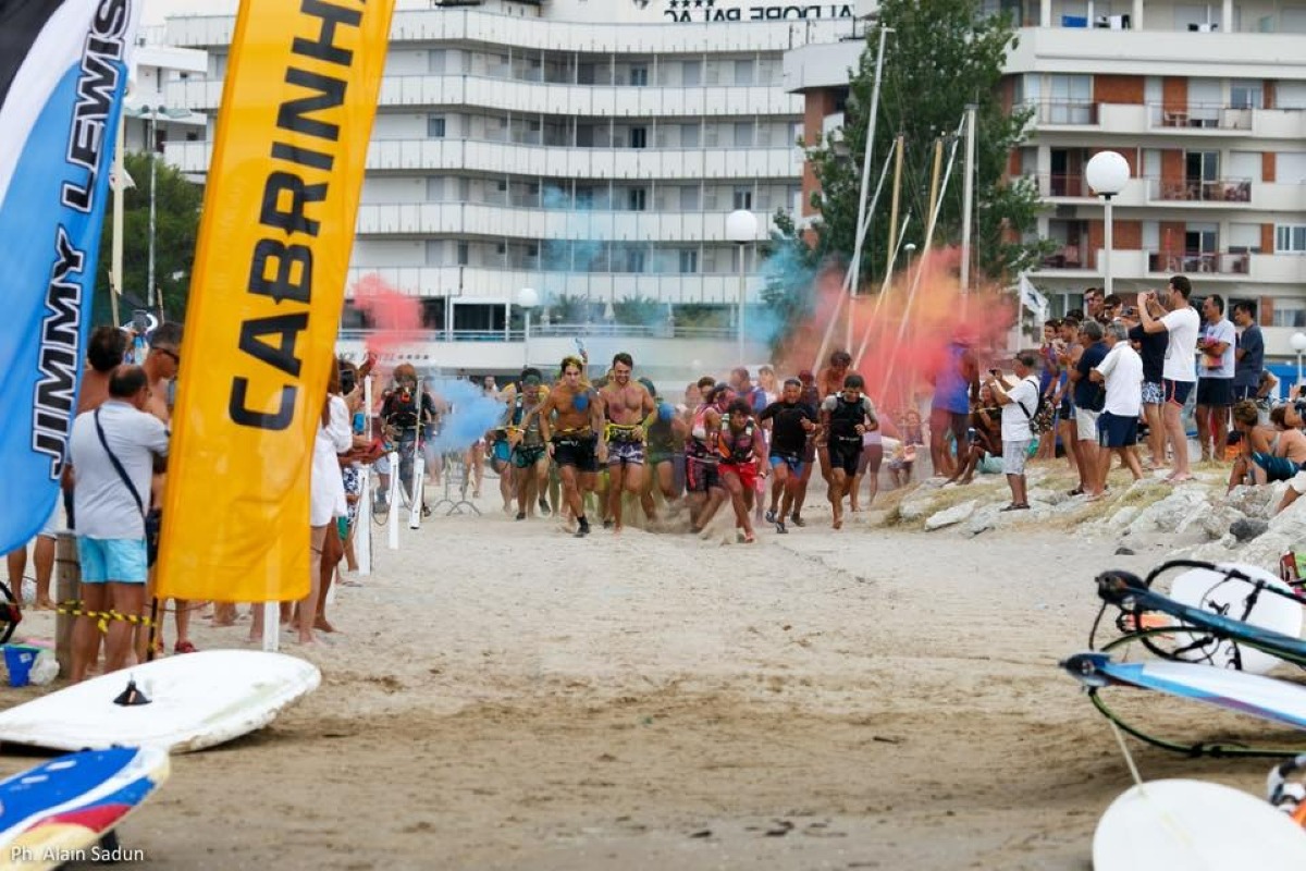 Cattolica celebra il mare e lo sport con la 45ª edizione del Windsurf Day: prove libere, gare e musica sulla spiaggia -