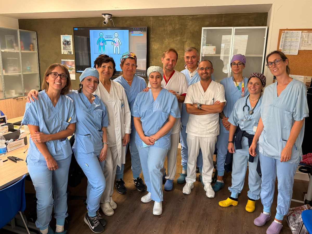 Rivoluzione in Gastroenterologia: l'Ausl Romagna esegue con successo il primo trapianto di microbiota intestinale - Team medico primo trapianto