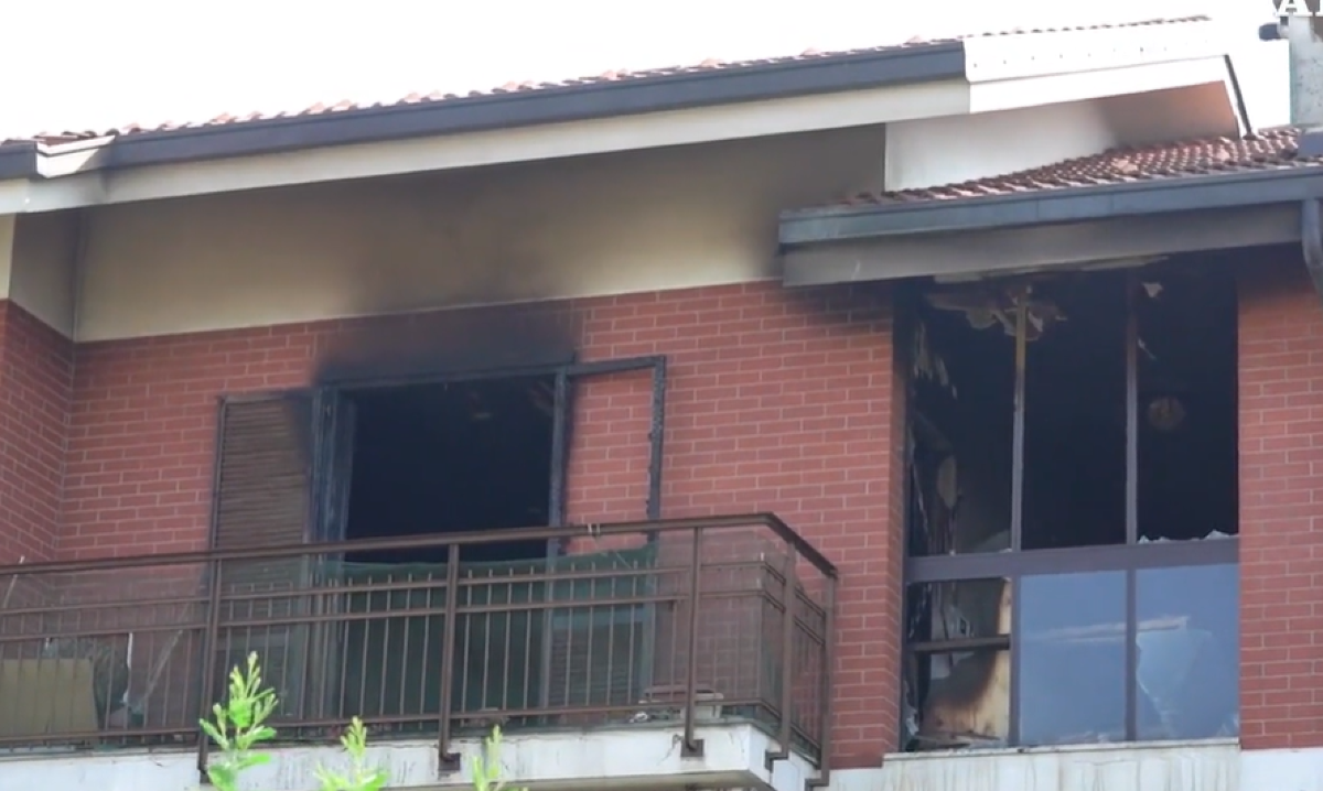 Incendio in una palazzina nel Torinese: morta una 28enne, ferito un uomo - © Ansa